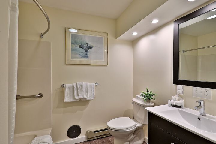 Room 100 of 213