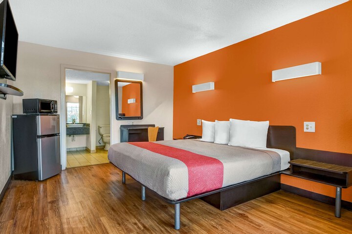 Motel 6 Calhoun GA