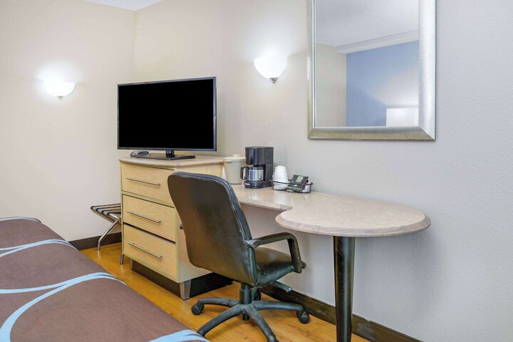 Room 18 of 39