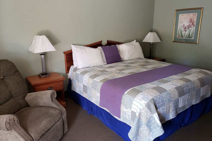 Room 8 of 12