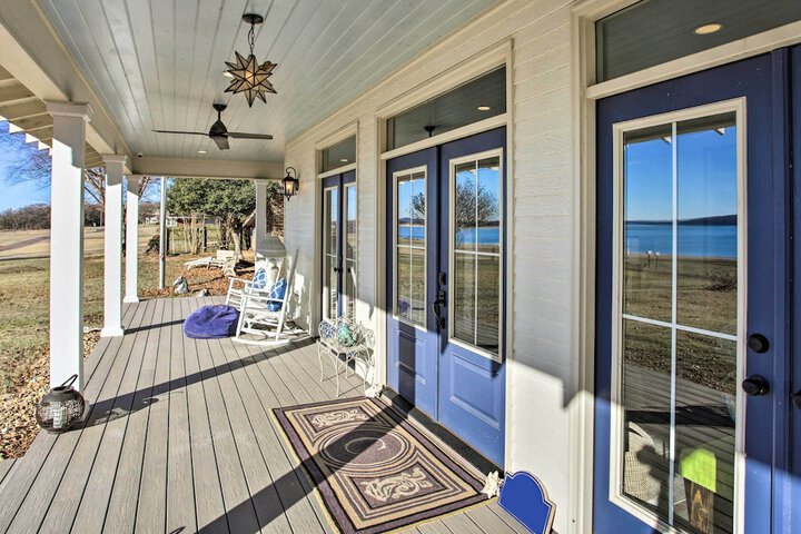 Spacious Kingston Home on Lake Texoma!