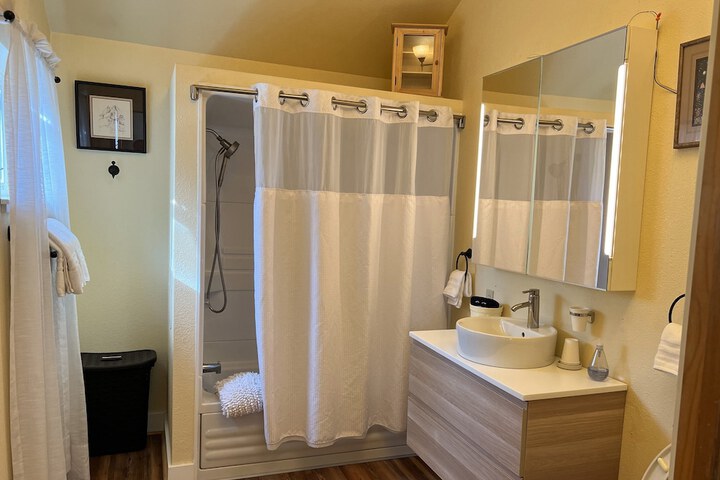Room 34 of 123