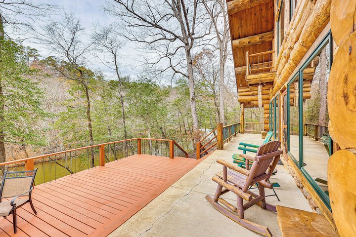 Fish Boat & Hike: Pet-friendly Cabin in Arkansas