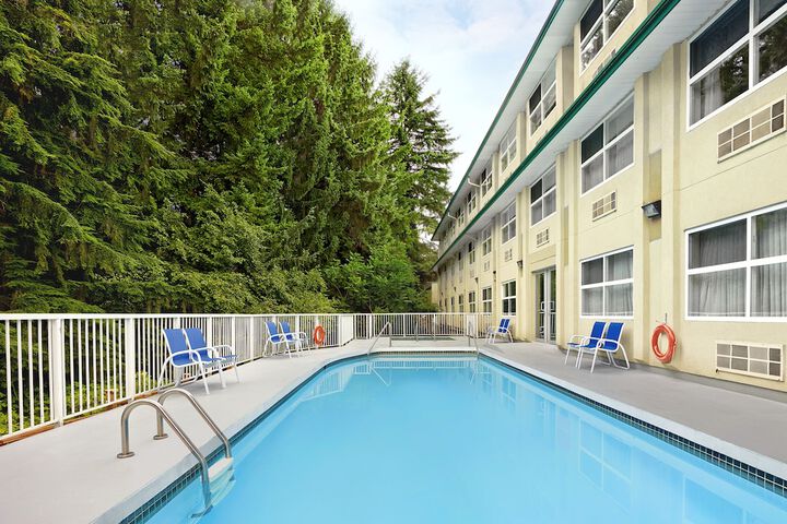 Four Points by Sheraton Surrey