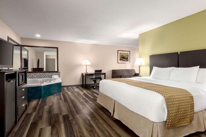 Room 7 of 25