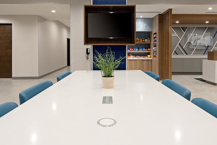 Holiday Inn Express & Suites Valencia - Santa Clarita by IHG
