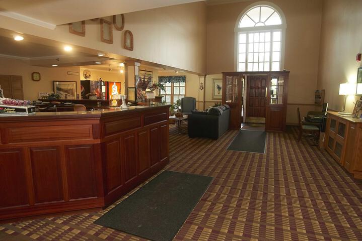 Hollow Inn & Motel