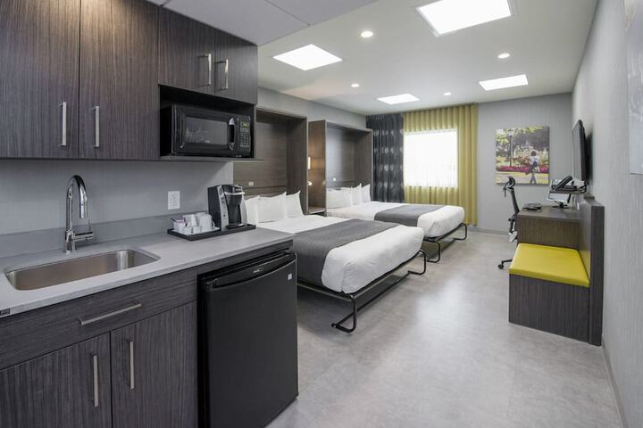 Room 32 of 77