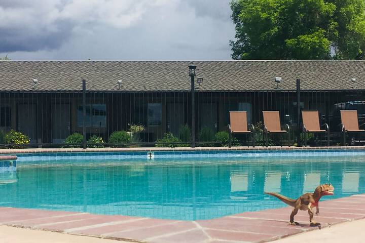 Dinosaur Inn & Suites