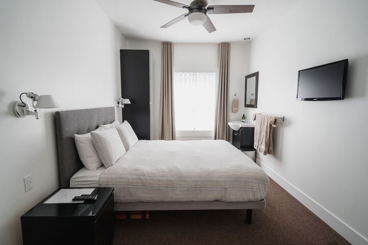 Room 53 of 69