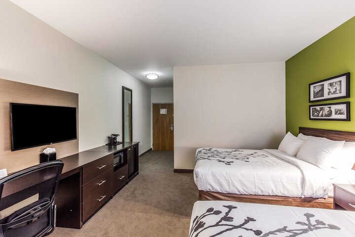 Room 13 of 32