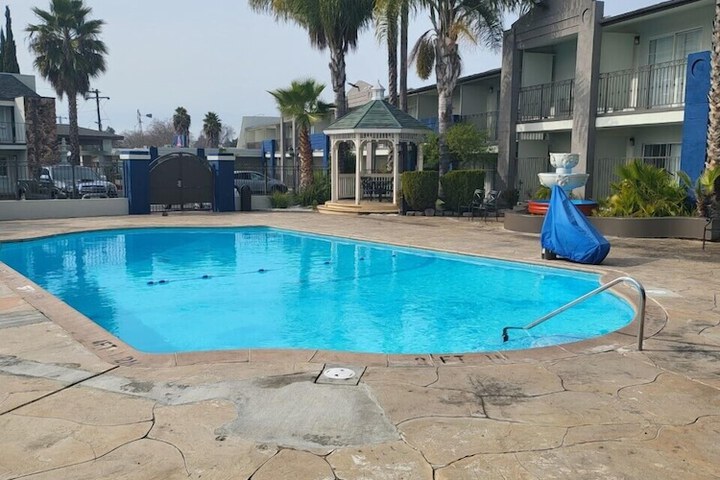 Pool 5 of 32