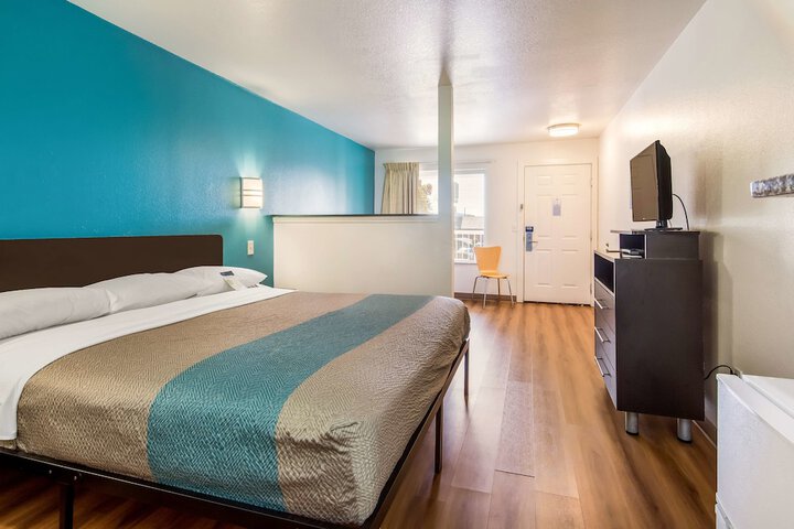 Room 8 of 30
