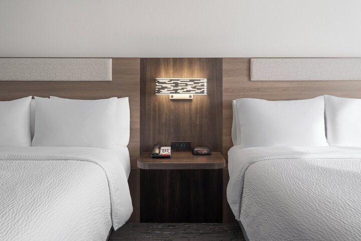 Holiday Inn Express & Suites Midwest by IHG