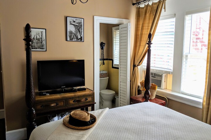 Room 18 of 119