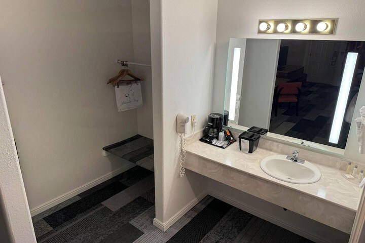 Room 18 of 34