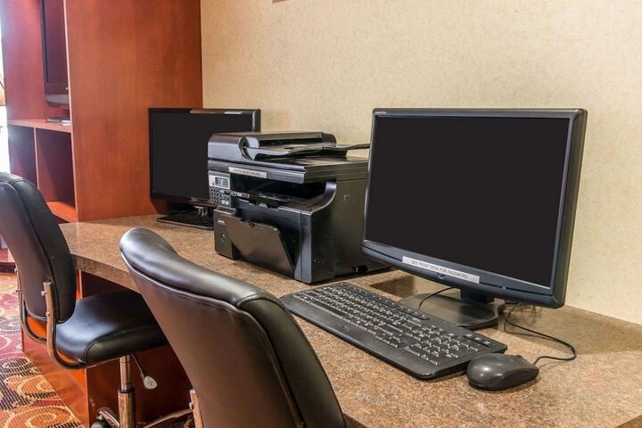 Business Center 15 of 16
