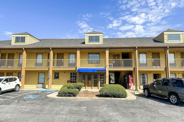 Hotel 7 of 70