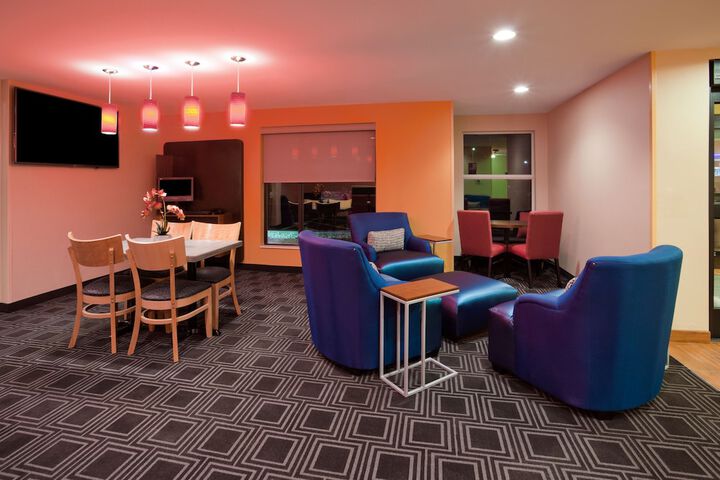 Business Center 28 of 29