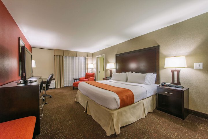 Room 13 of 20