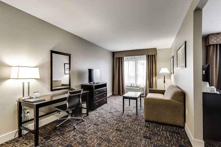 Room 33 of 48