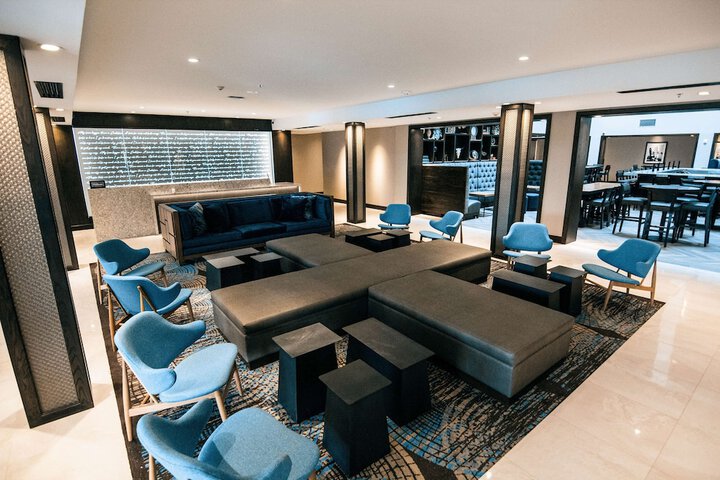 Lounge 36 of 53