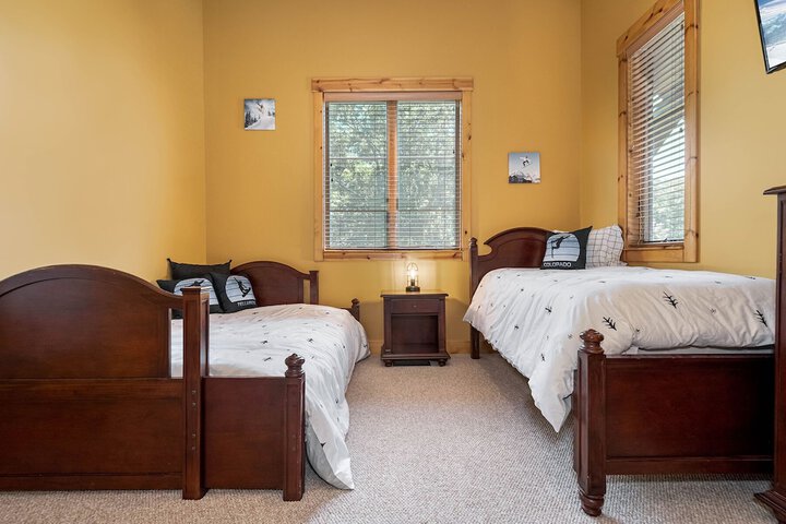 Room 33 of 38