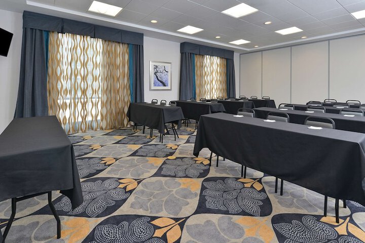 Hampton Inn & Suites Des Moines Downtown