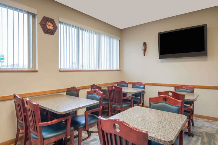 Super 8 by Wyndham Youngstown / Austintown