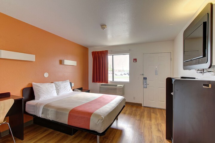 Room 8 of 22