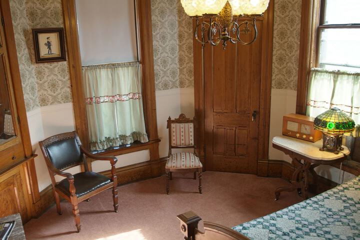 Room 8 of 42