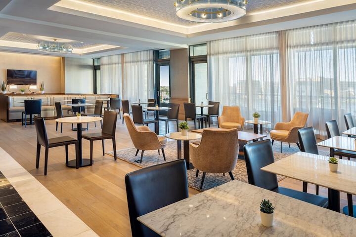 Lounge 66 of 70