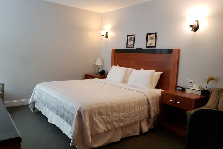 Crescent Suites Hotel