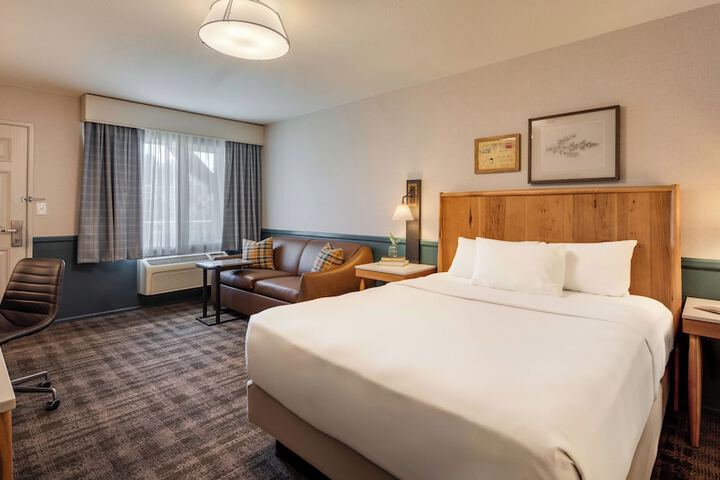 Ayres Lodge Alpine