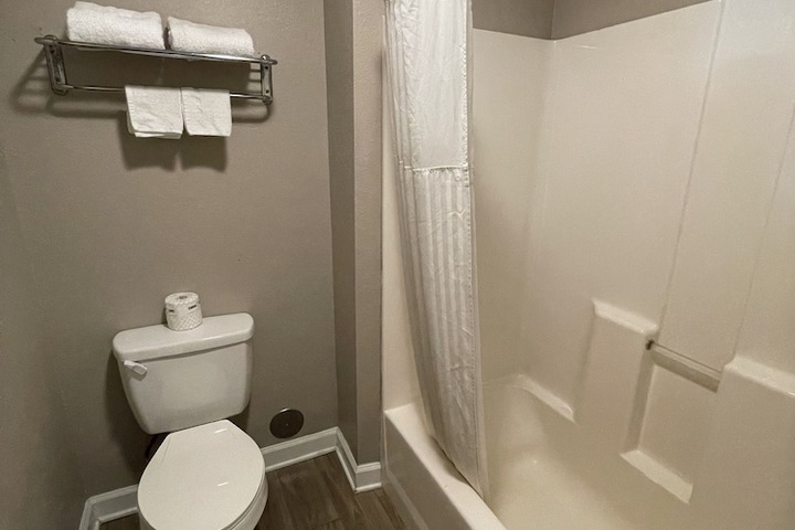 Room 11 of 19