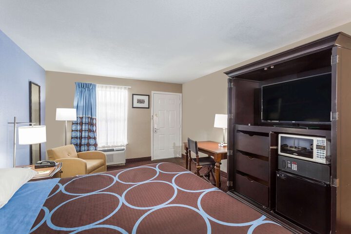 Room 11 of 38
