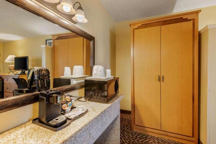 Turquoise Inn and Suites Cortez near Mesa Verde