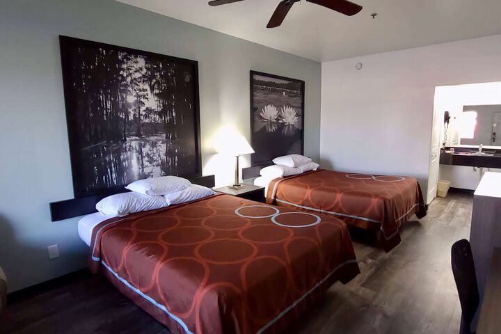 Room 6 of 18