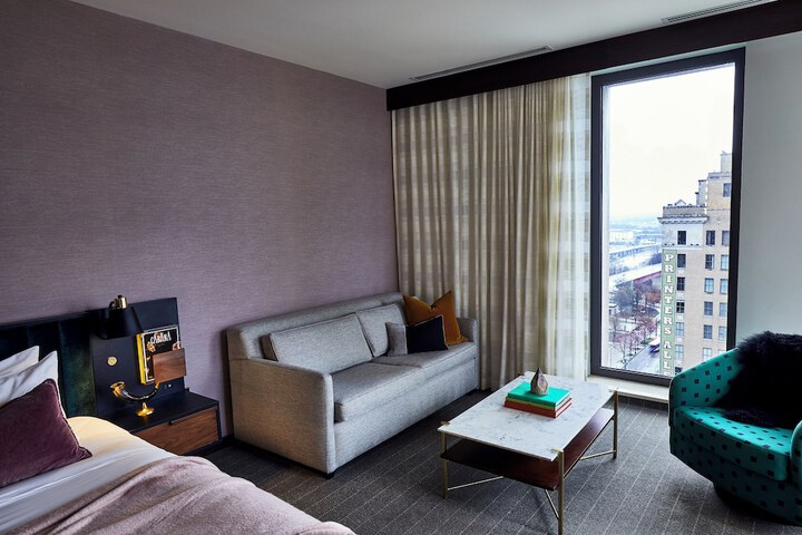 Room 29 of 49