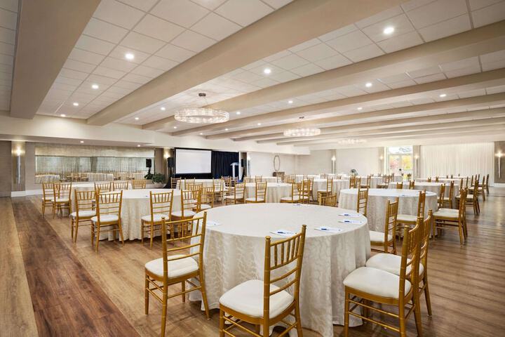 Wyndham Newport Hotel