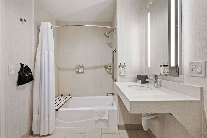Holiday Inn Oxnard – Ventura by IHG