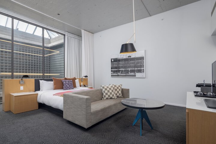 Room 34 of 61