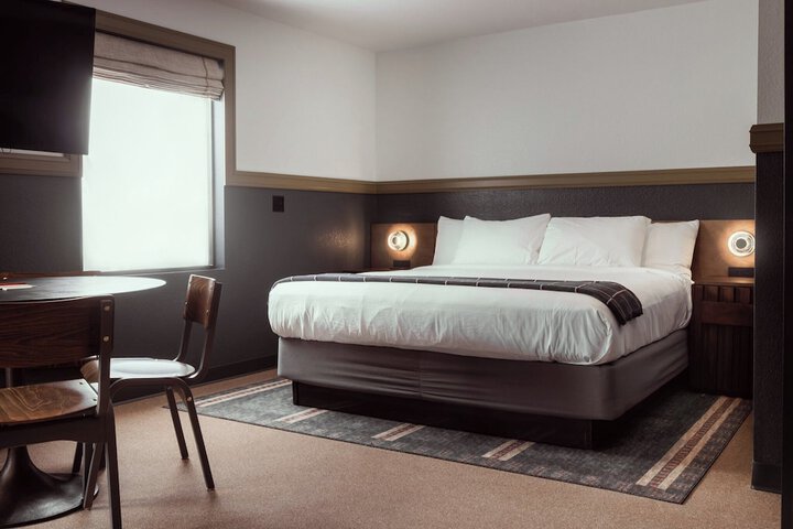 Room 32 of 71