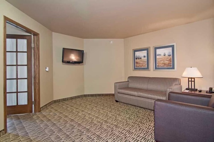 Room 32 of 43