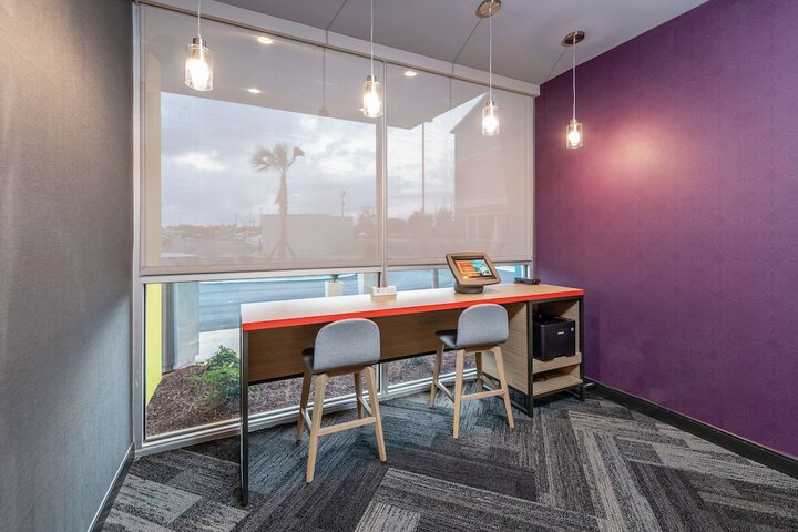 Business Center 57 of 57