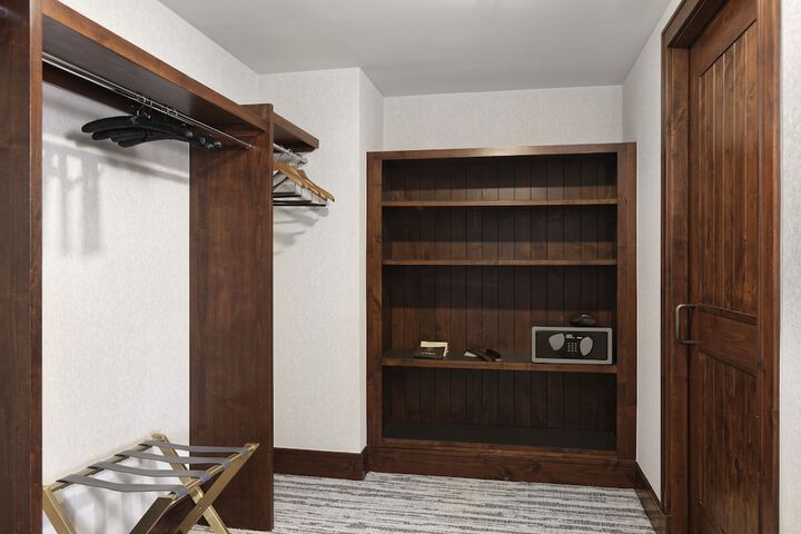 Room 71 of 273