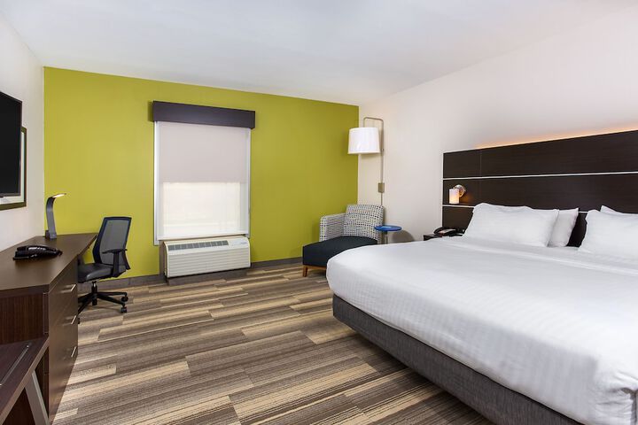 Holiday Inn Express & Suites Morristown by IHG