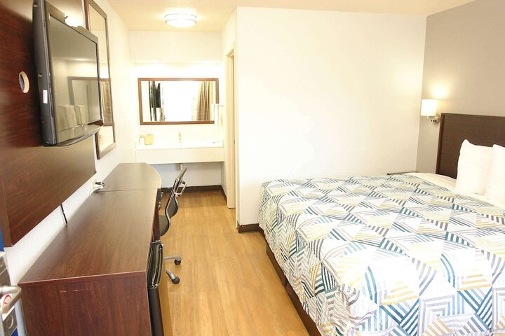 Room 11 of 14