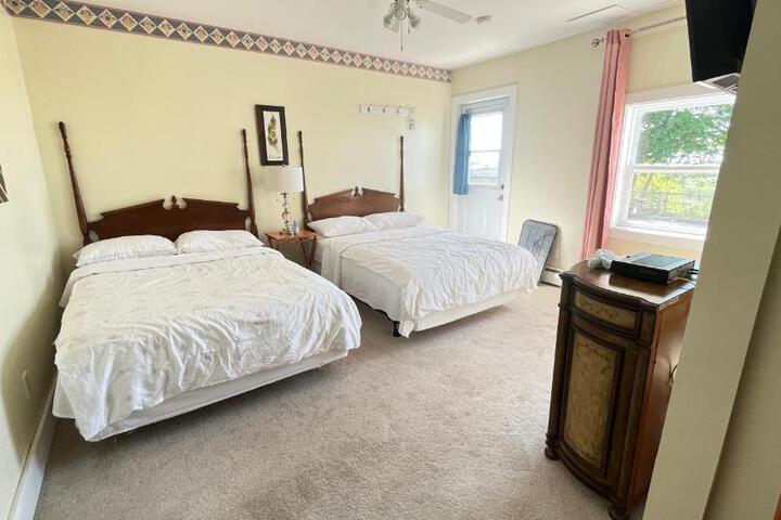 Admirals Quay Motel & Suites
