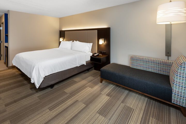Room 25 of 46